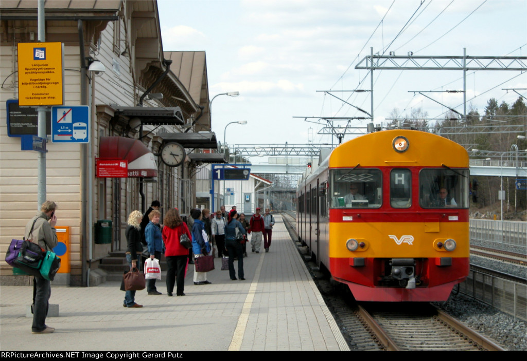 Local of Sm2 EMU Pair